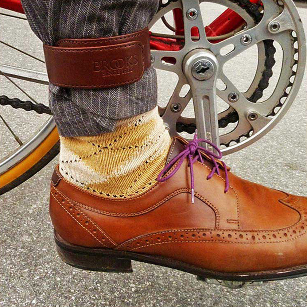 Cycling Commute Gear - بروكس ركاب الدراجات الساق حزام الدراجة